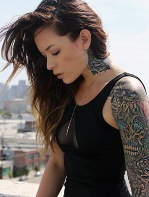 girl-with-skull-arm-tattoo